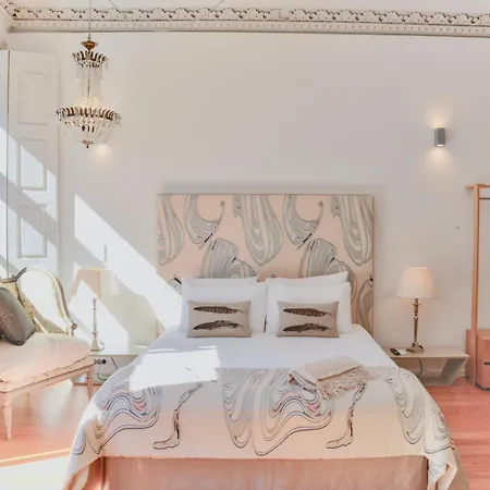 Palazzo, Antique Charm With Romantic Balcony And Ac Porto