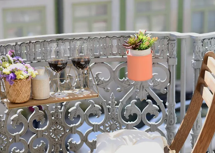 Palazzo, Antique Charm With Romantic Balcony And Ac * Πόρτο