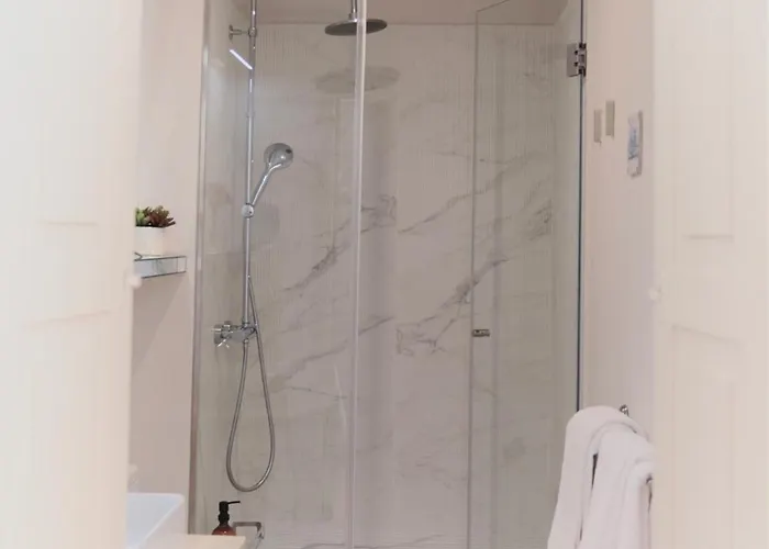 Palazzo, Antique Charm With Romantic Balcony And Ac