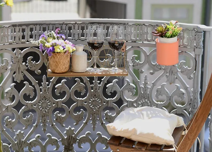 Palazzo, Antique Charm With Romantic Balcony And Ac * Πόρτο