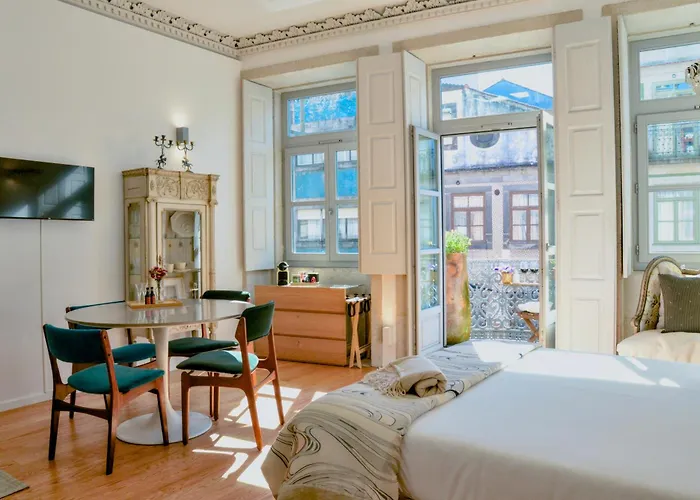 Palazzo, Antique Charm With Romantic Balcony And Ac * Πόρτο