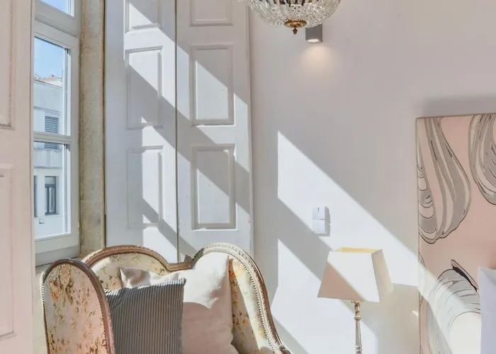 Palazzo, Antique Charm With Romantic Balcony And Ac