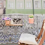 Palazzo, Antique Charm With Romantic Balcony And Ac Porto