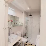 Διαμέρισμα Palazzo, Antique Charm With Romantic Balcony And Ac