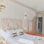 Palazzo, Antique Charm With Romantic Balcony And Ac