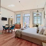 Palazzo, Antique Charm With Romantic Balcony And Ac * Porto