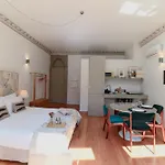 Palazzo, Antique Charm With Romantic Balcony And Ac
