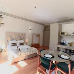 Palazzo, Antique Charm With Romantic Balcony And Ac Apartment *