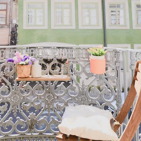 Palazzo, Antique Charm With Romantic Balcony And Ac Porto
