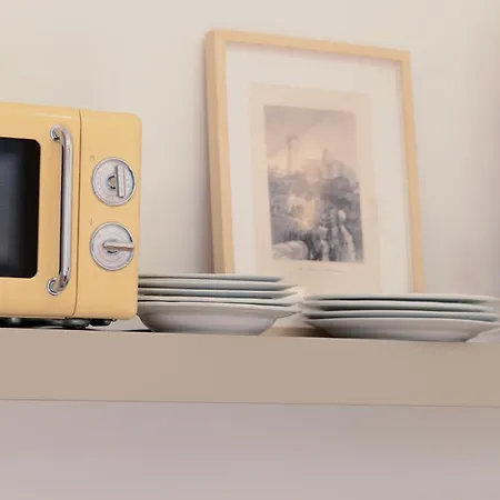 Palazzo, Antique Charm With Romantic Balcony And Ac 아파트 *