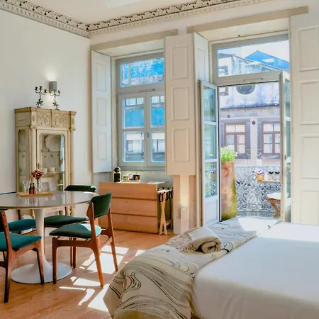 Palazzo, Antique Charm With Romantic Balcony And Ac * Porto