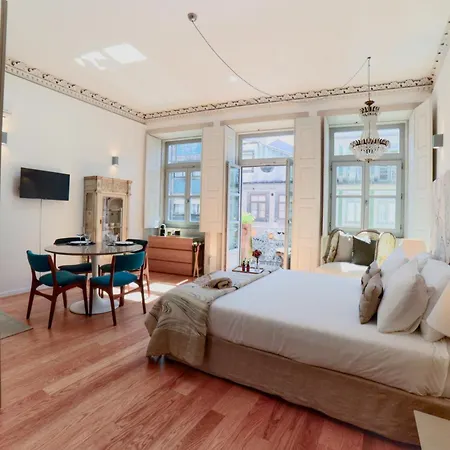 Palazzo, Antique Charm With Romantic Balcony And Ac * Porto
