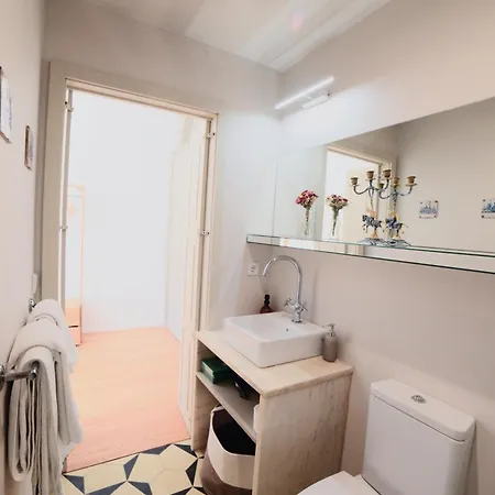 Palazzo, Antique Charm With Romantic Balcony And Ac *