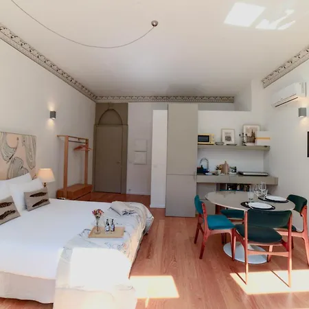 Palazzo, Antique Charm With Romantic Balcony And Ac