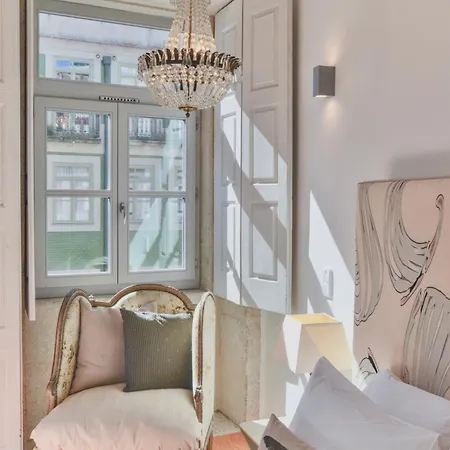 Palazzo, Antique Charm With Romantic Balcony And Ac Porto