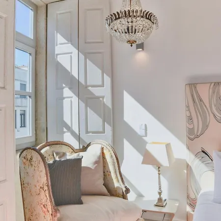 Palazzo, Antique Charm With Romantic Balcony And Ac
