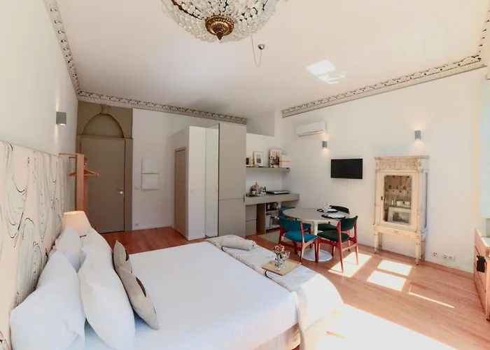 Apartament Palazzo, Antique Charm With Romantic Balcony And Ac