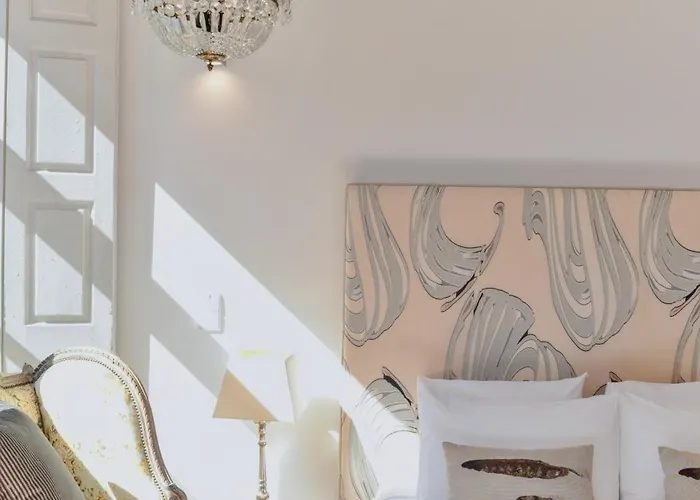 Palazzo, Antique Charm With Romantic Balcony And Ac Apartament