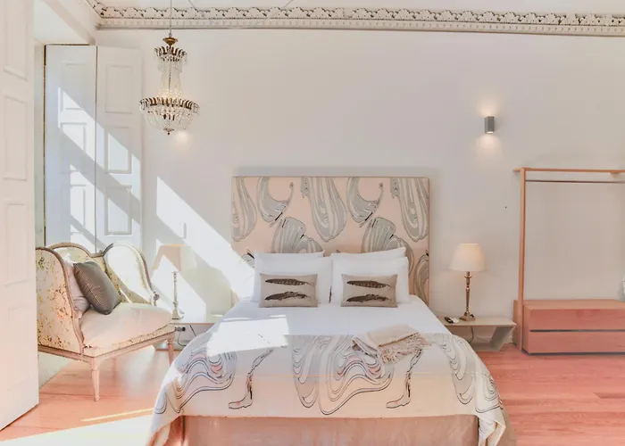 Palazzo, Antique Charm With Romantic Balcony And Ac 포르투