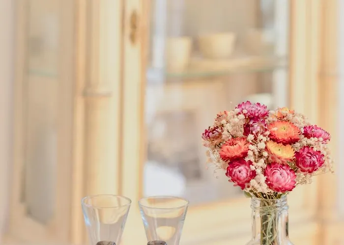 Palazzo, Antique Charm With Romantic Balcony And Ac * 포르투