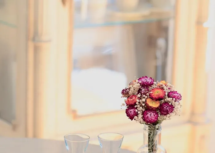 Palazzo, Antique Charm With Romantic Balcony And Ac