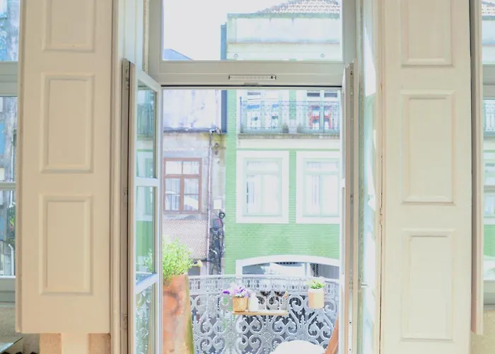 Palazzo, Antique Charm With Romantic Balcony And Ac * Porto