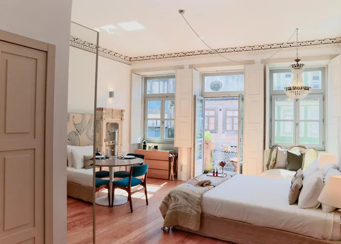 Palazzo, Antique Charm With Romantic Balcony And Ac