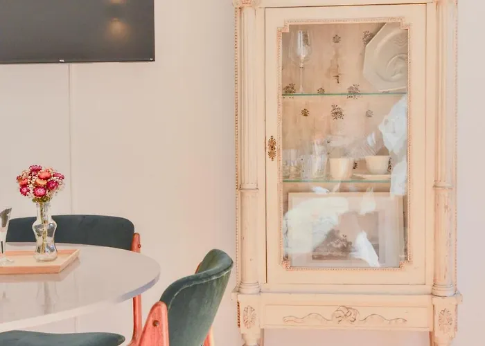 Palazzo, Antique Charm With Romantic Balcony And Ac *