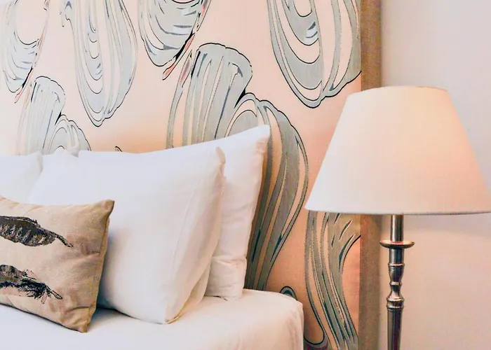 Palazzo, Antique Charm With Romantic Balcony And Ac Porto