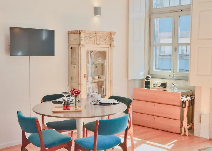 Palazzo, Antique Charm With Romantic Balcony And Ac 아파트 포르투