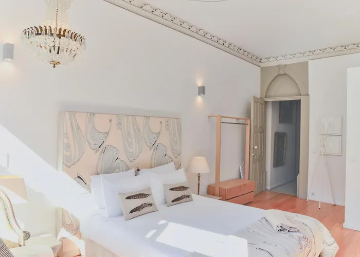 Palazzo, Antique Charm With Romantic Balcony And Ac