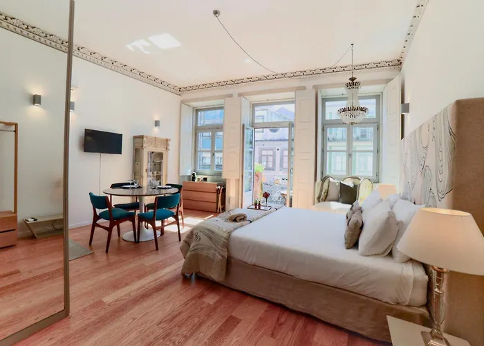 Palazzo, Antique Charm With Romantic Balcony And Ac * Porto