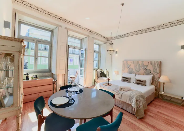 Palazzo, Antique Charm With Romantic Balcony And Ac