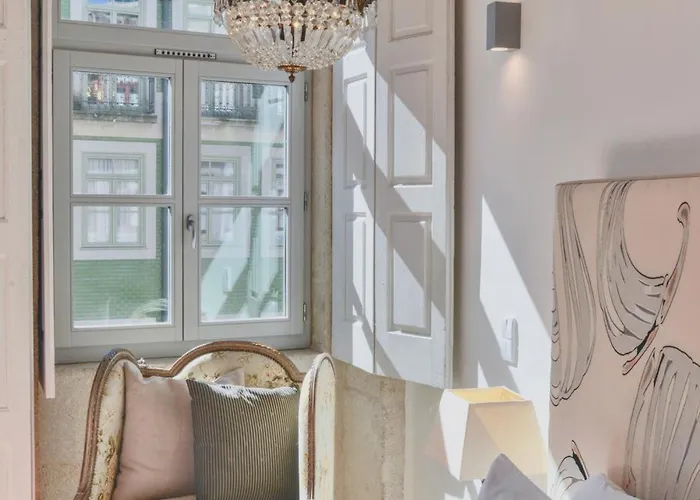 Palazzo, Antique Charm With Romantic Balcony And Ac Porto