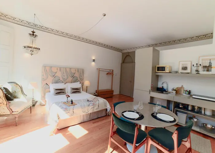 Palazzo, Antique Charm With Romantic Balcony And Ac Apartament *