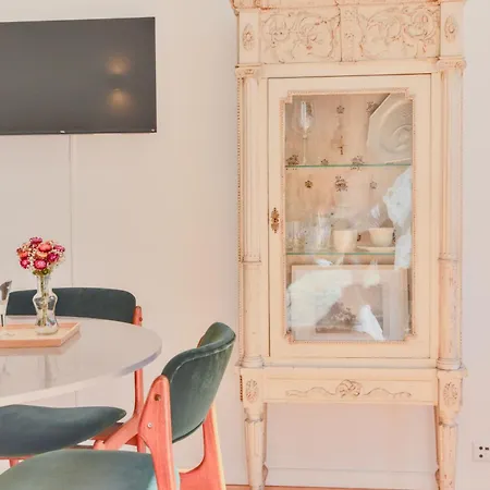 Palazzo, Antique Charm With Romantic Balcony And Ac *
