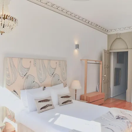 Palazzo, Antique Charm With Romantic Balcony And Ac