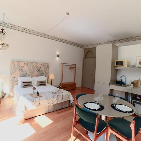 Palazzo, Antique Charm With Romantic Balcony And Ac 아파트 *