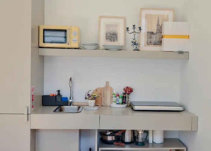 Apartment Palazzo, Antique Charm With Romantic Balcony And Ac