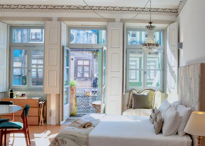 Palazzo, Antique Charm With Romantic Balcony And Ac *