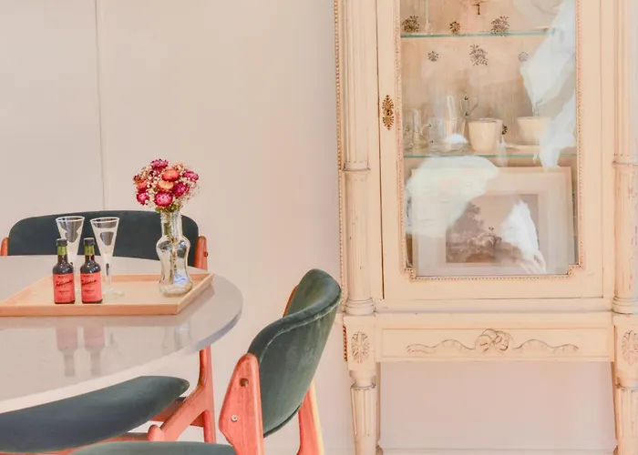 Palazzo, Antique Charm With Romantic Balcony And Ac Porto