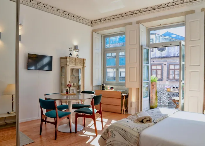 Palazzo, Antique Charm With Romantic Balcony And Ac *