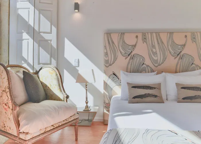 Apartment Palazzo, Antique Charm With Romantic Balcony And Ac Porto