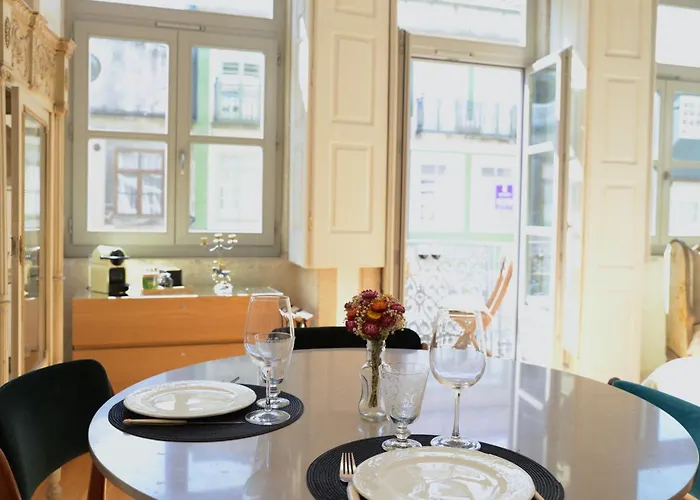 Palazzo, Antique Charm With Romantic Balcony And Ac *