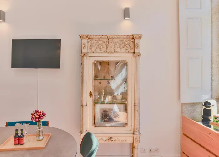 Apartment Palazzo, Antique Charm With Romantic Balcony And Ac Porto