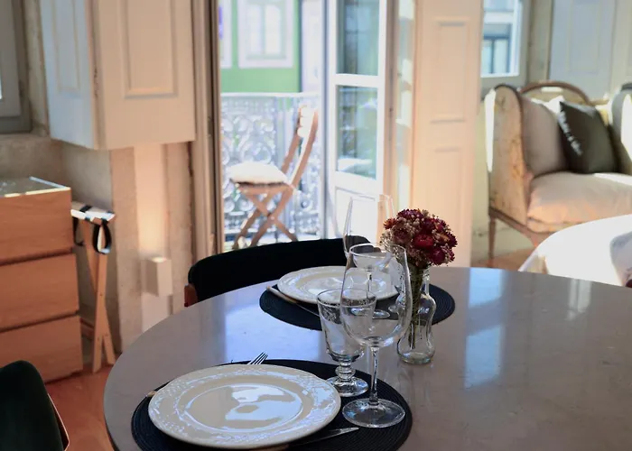 Apartment Palazzo, Antique Charm With Romantic Balcony And Ac